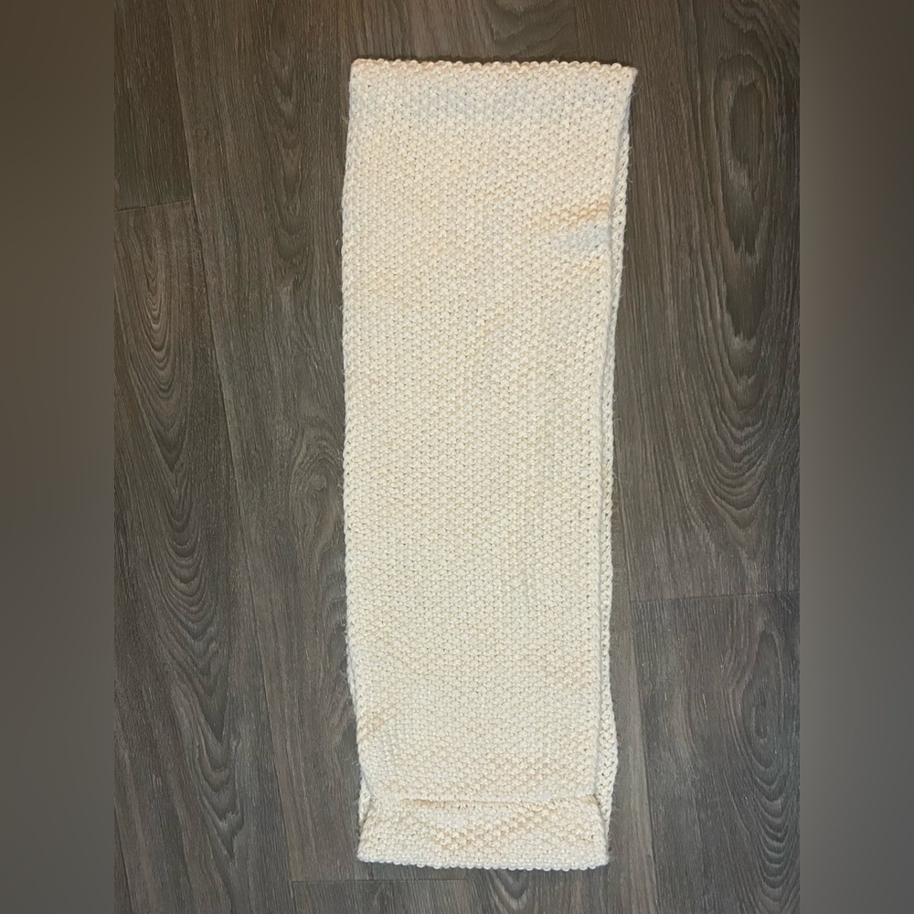 Old Navy Ivory Knit Scarf